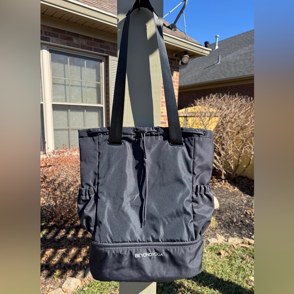 Beyond Yoga, Black, Convertible Gym Bag/Backpack. From Gym to Desk. Pre-Owned BR
